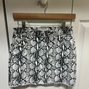 Frame Denim Monochrome Snake Print Mini Skirt